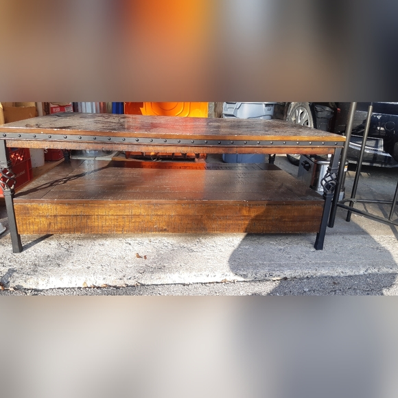 Large wooden coffee table with 2 long drawers - Picture 3 of 3